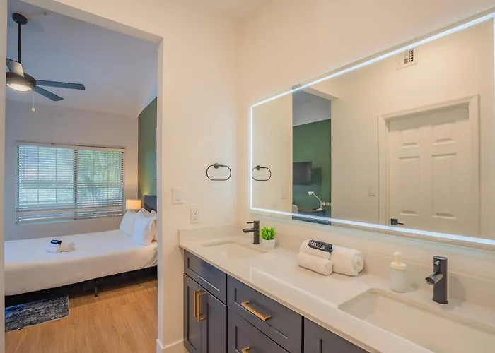 Chic Near Tpc Pool Balcony Parking Wd Wifi *
